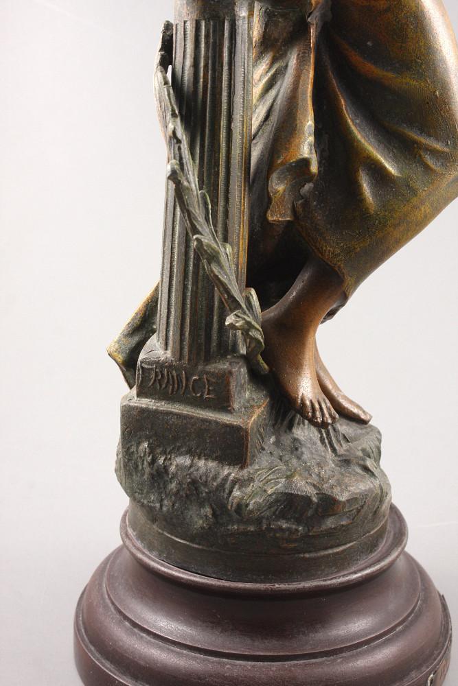 DUŻA FIGURA Z CYNKALU / KOBIETA Z PAPIRUSEM - 3