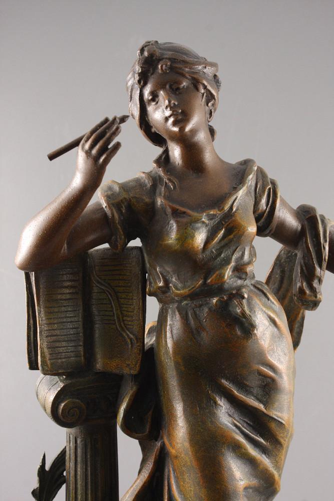DUŻA FIGURA Z CYNKALU / KOBIETA Z PAPIRUSEM - 4