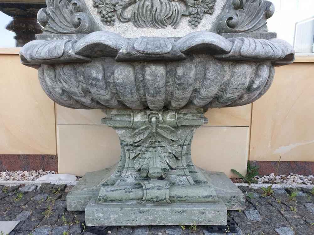 MARMUROWA FONTANNA PRZYŚCIENNA - 2