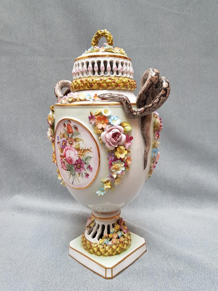 PORCELANOWA AMFORA - 1