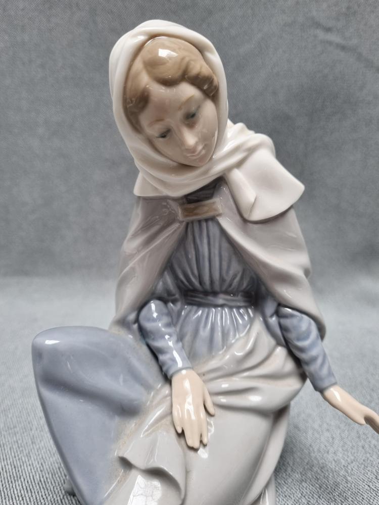FIGURKA - NAO LLADRO - 1