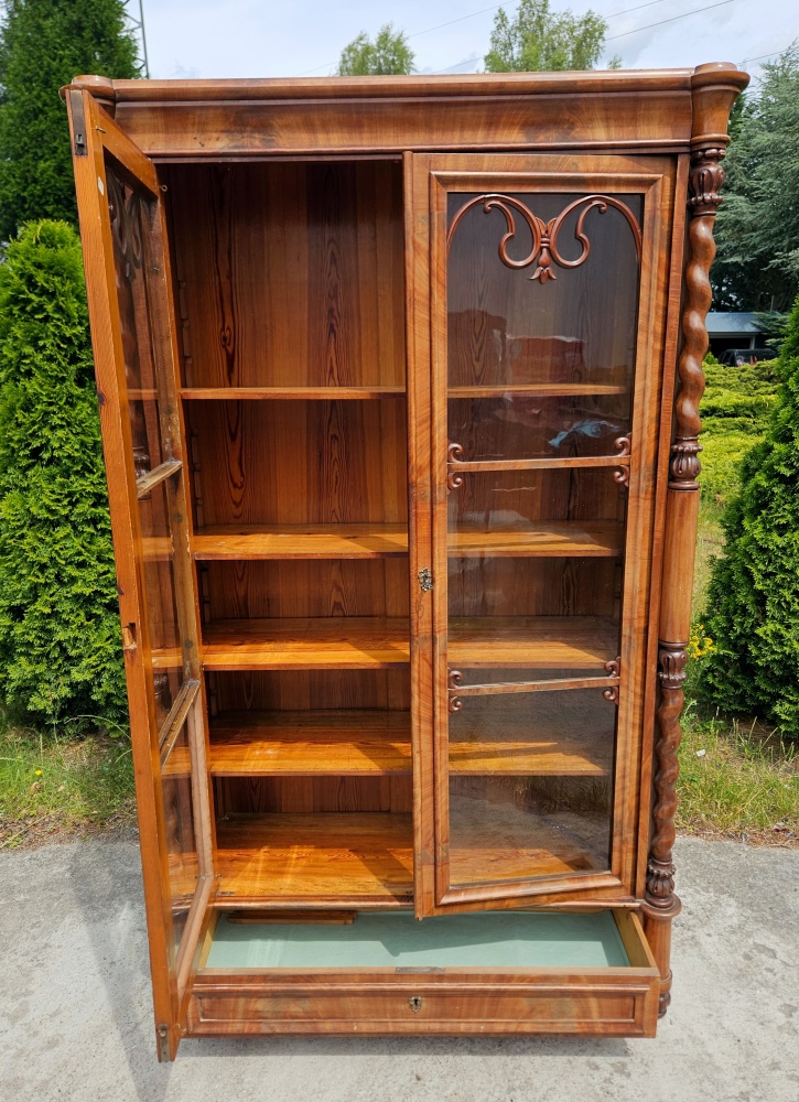 Witryna - biblioteczka ludwikowska - 9