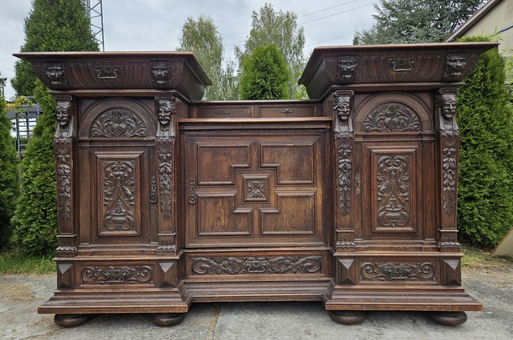 Bufet neorenesansowy