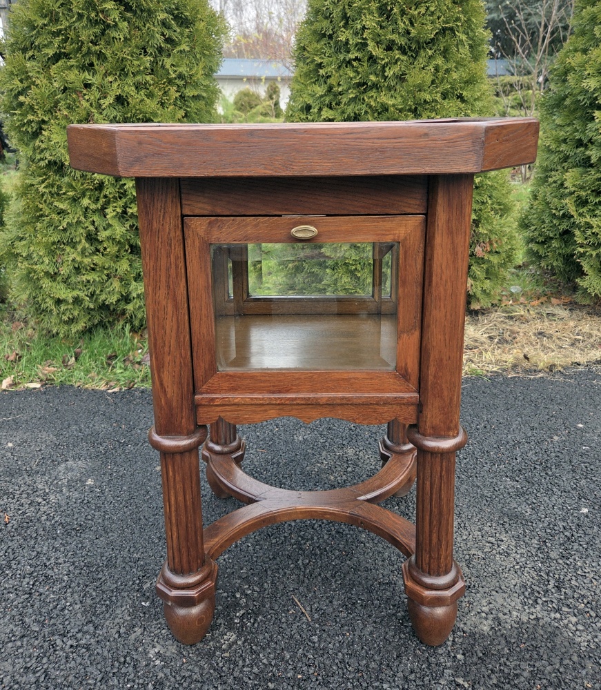 Stolik z witryną / po renowacji /