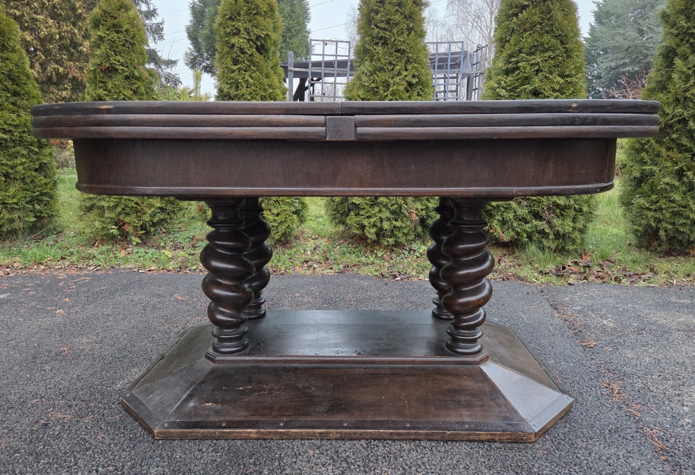 Rozkładany stół na świdrach