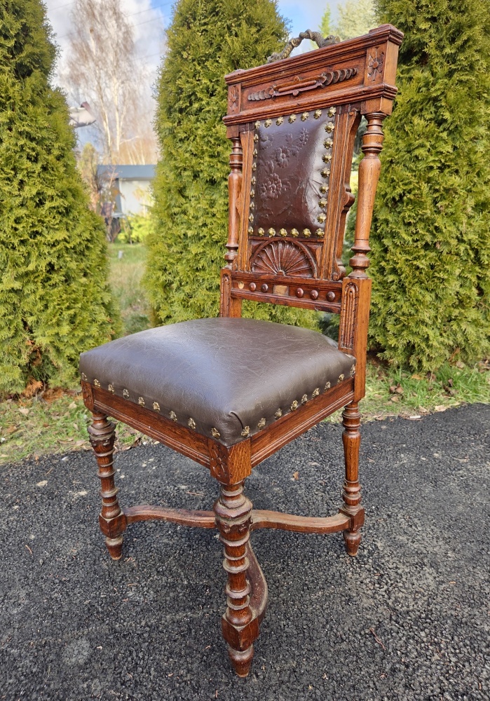 Krzesło eklektyczne 