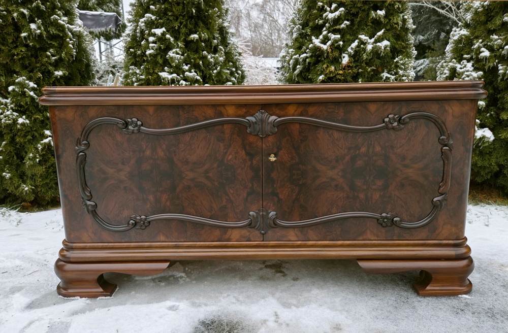 Komoda w stylu chippendale