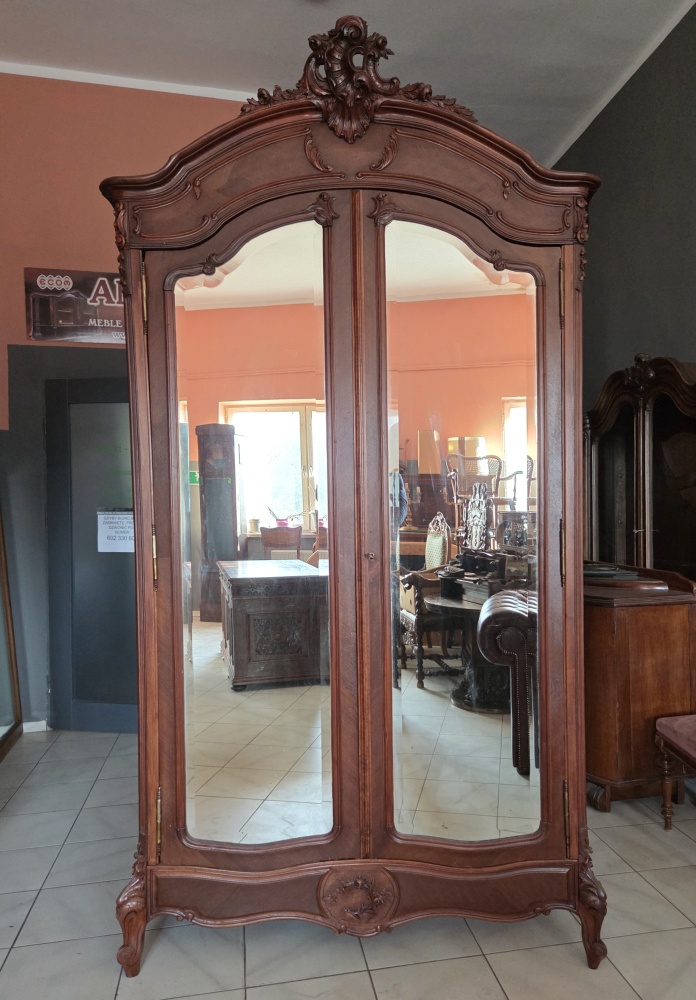 Szafa ludwikowska po renowacji