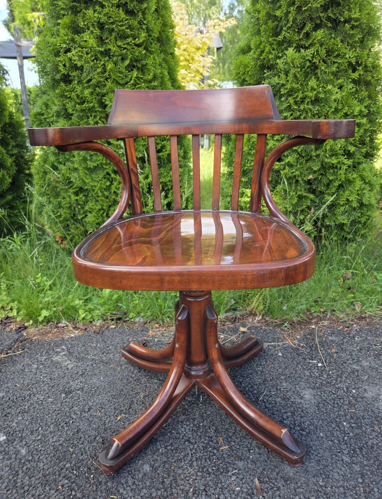Fotel obrotowy w stylu Thonet